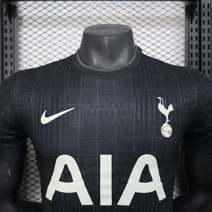 Tottenham, Sezona 2025/2026, Gostujući Dres