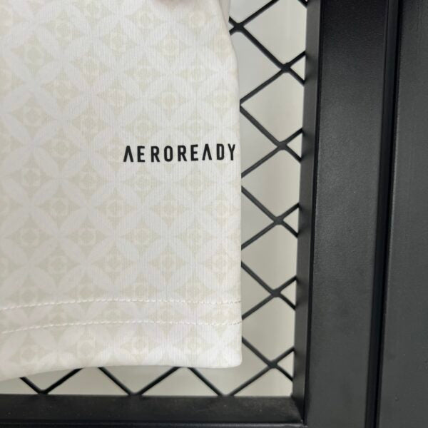 Lyon, Sezona 2025/2026, Domaći Dres