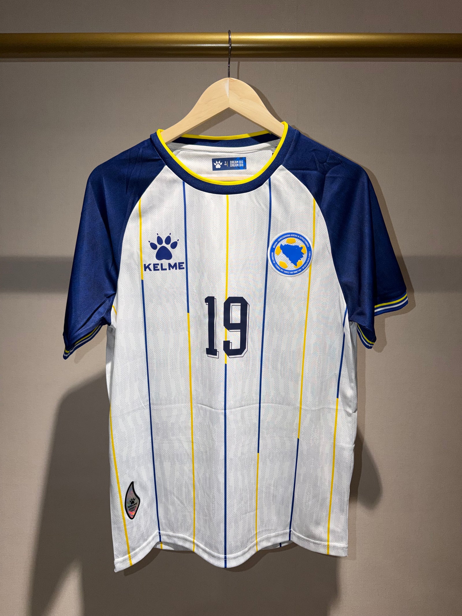 Gostujući dres Bosnia 2026 - Alajbegović 19