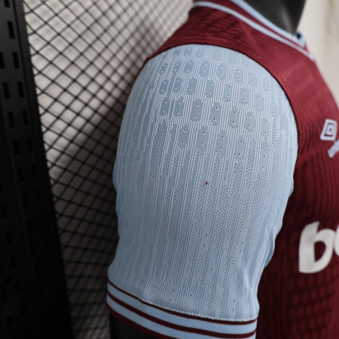 Westham, Sezona 2024/2025, Domaći Dres