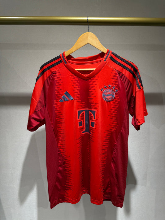 Bayern Münich, Sezona 2024/2025, Domaći Dres - Musiala 42
