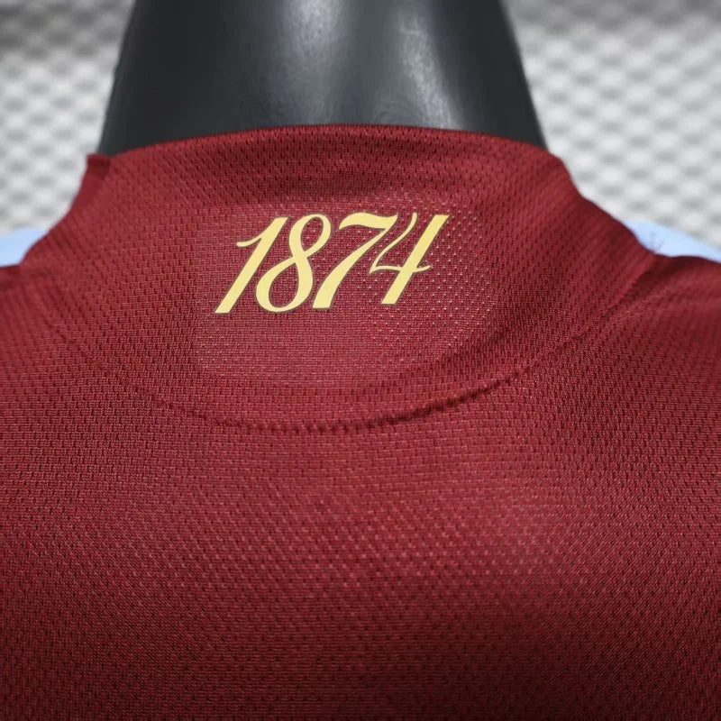 Aston Villa, Sezona 2025/2026, Domaći Dres