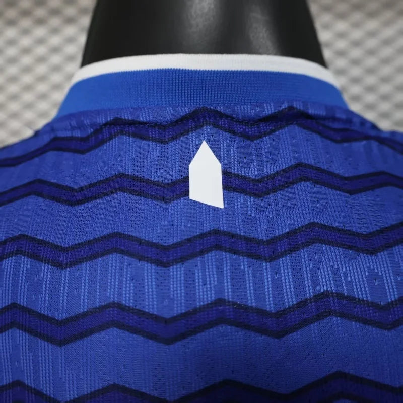 Everton, Sezona 2025/2026, Domaći Dres