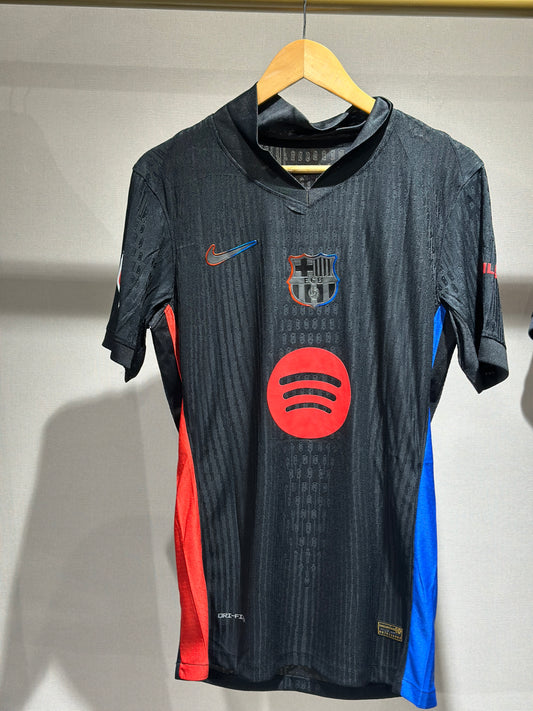 Barcelona, Sezona 2024/2025, Gostujući Dres - Pedri 8