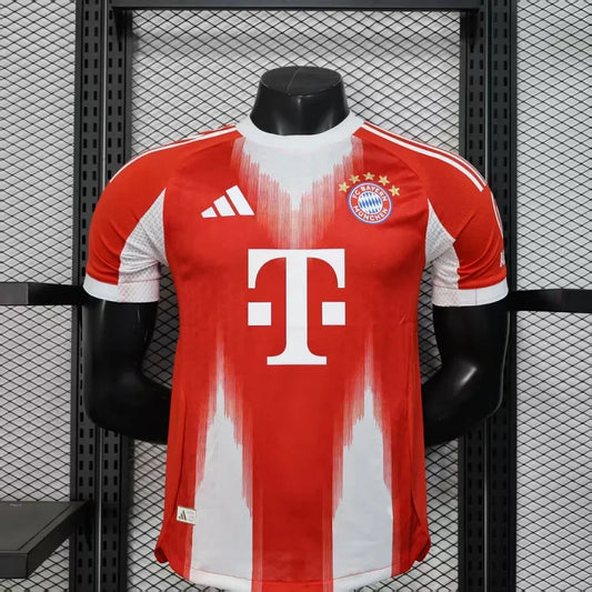 Bayern Münich, Sezona 2025/2026, Domaći Dres
