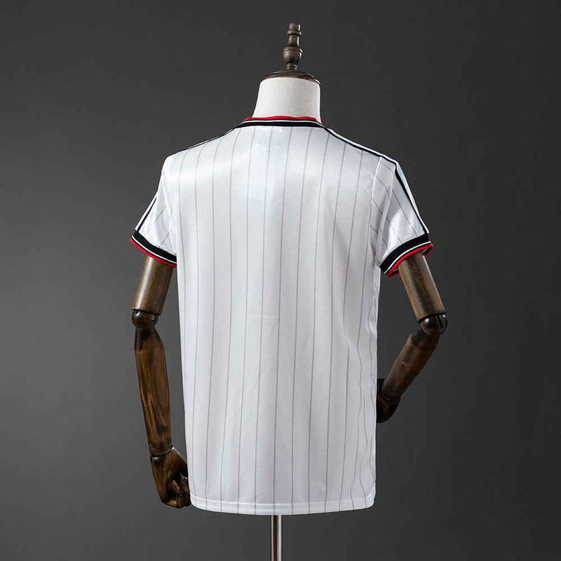 Manchester United gostujući dres 1983.