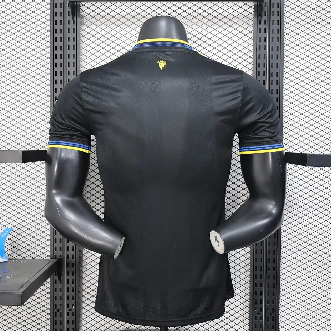 Manchester United, Sezona 2025/2026, Treći Dres