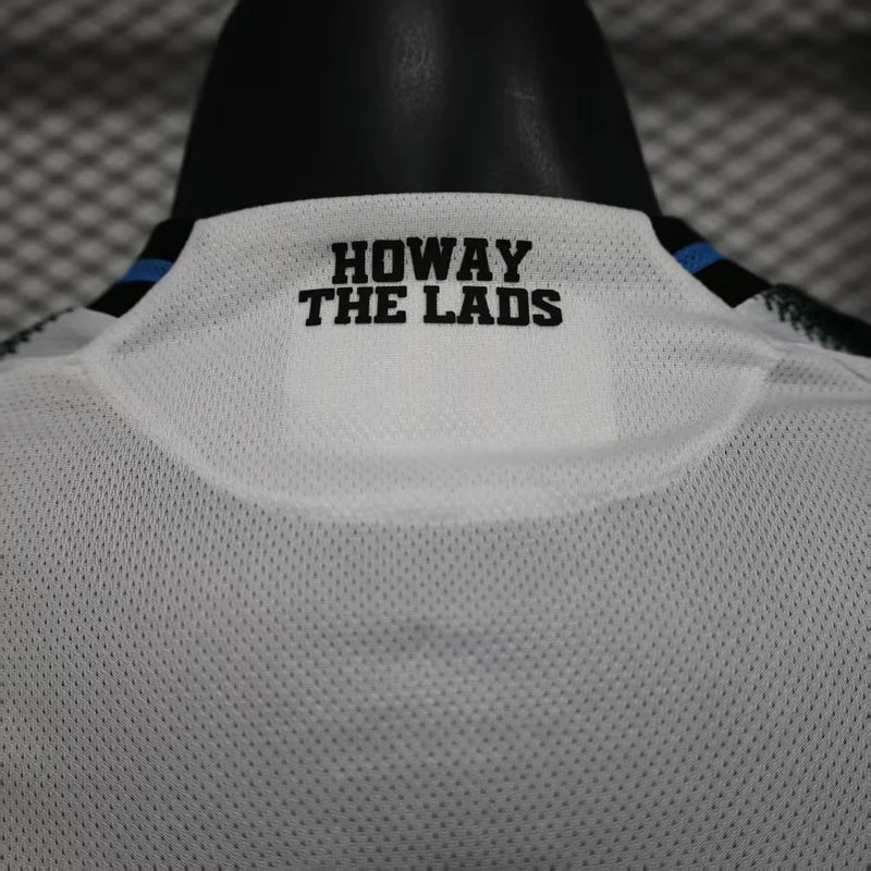 Newcastle, Sezona 2025/2026, Domaći Dres