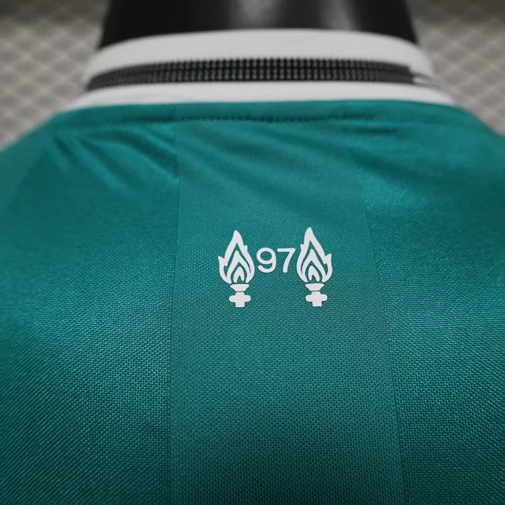 Liverpool, Sezona 2025/2026, Treći Dres