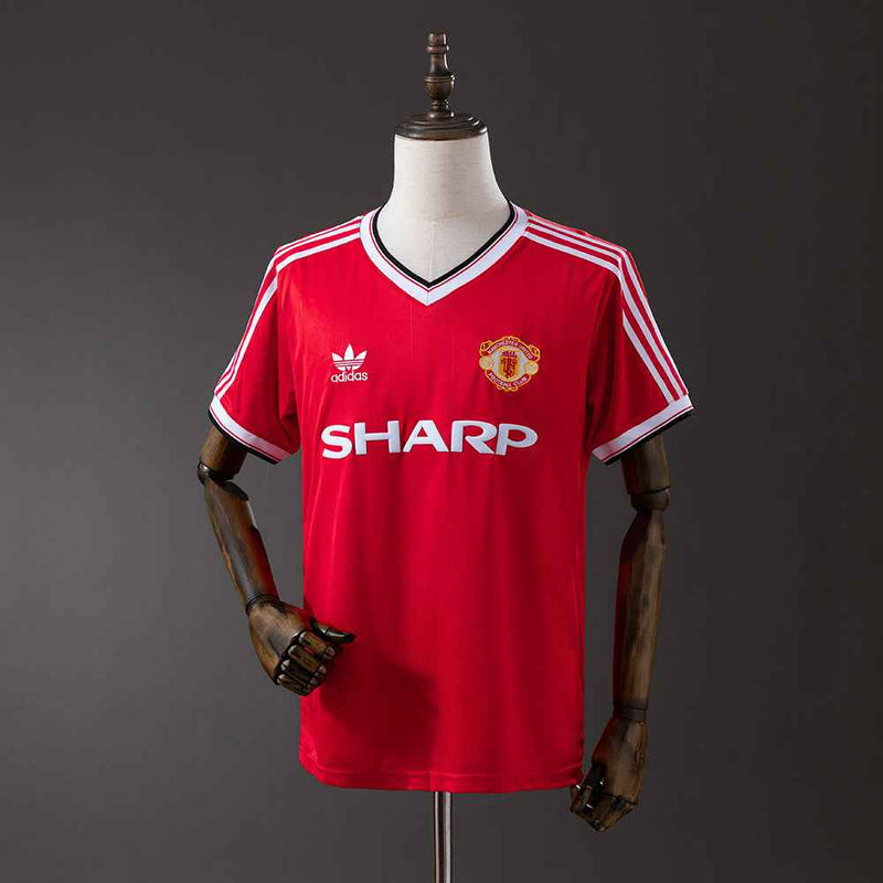 Manchester United domaći dres 1983/84
