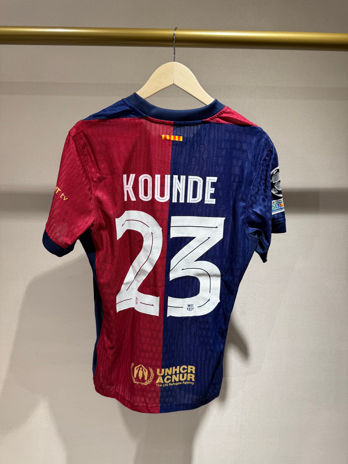 Barcelona, Sezona 2024/2025, Domaći Dres - Kounde 23