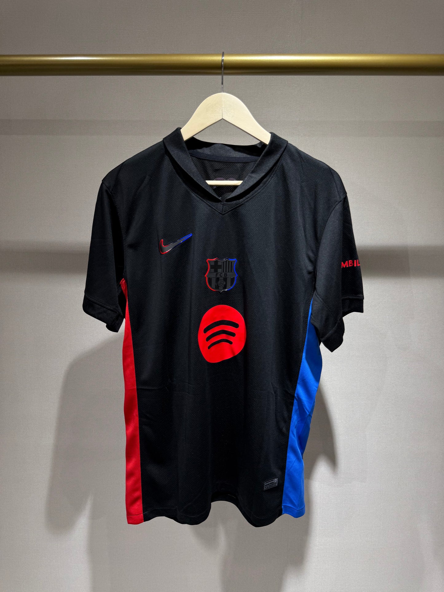 Barcelona, Sezona 2024/2025, Gostujući Dres - De Jong 21