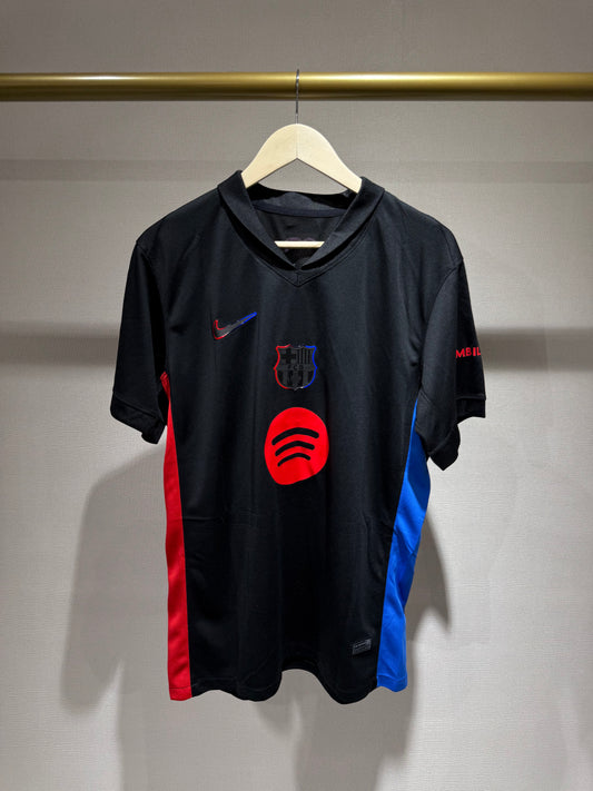 Barcelona, Sezona 2024/2025, Gostujući Dres - De Jong 21