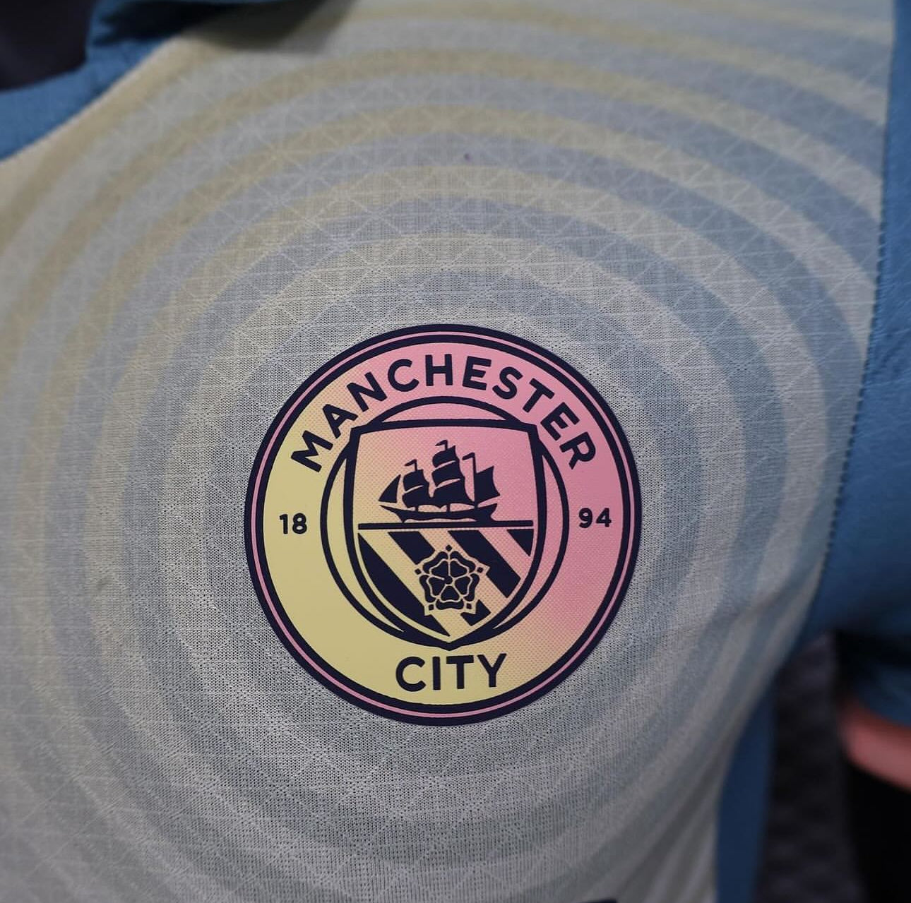 Manchester City, Season 2024/2025, Fourth Jersey