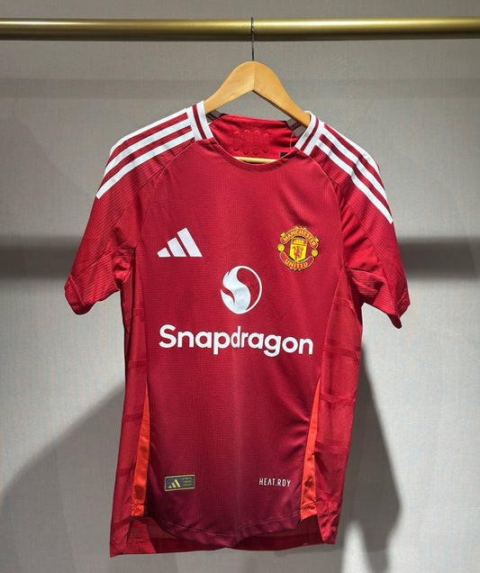 Manchester United, Sezona 2024/2025, Domaći Dres - Bruno 8
