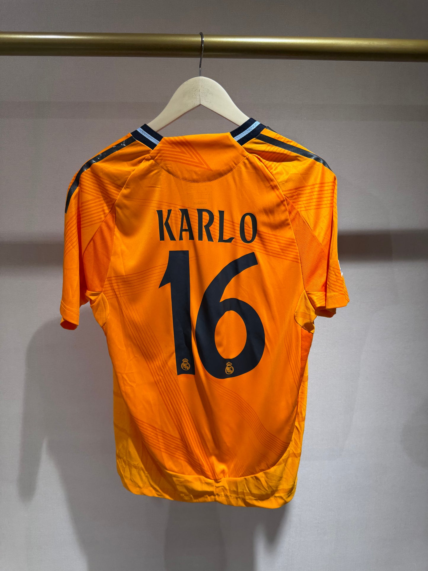Real Madrid, Sezona 2024/2025, Gostujući Dres - Karlo 16
