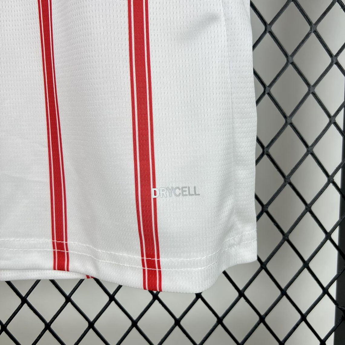 Girona, Sezona 2025/2026, Domaći Dres