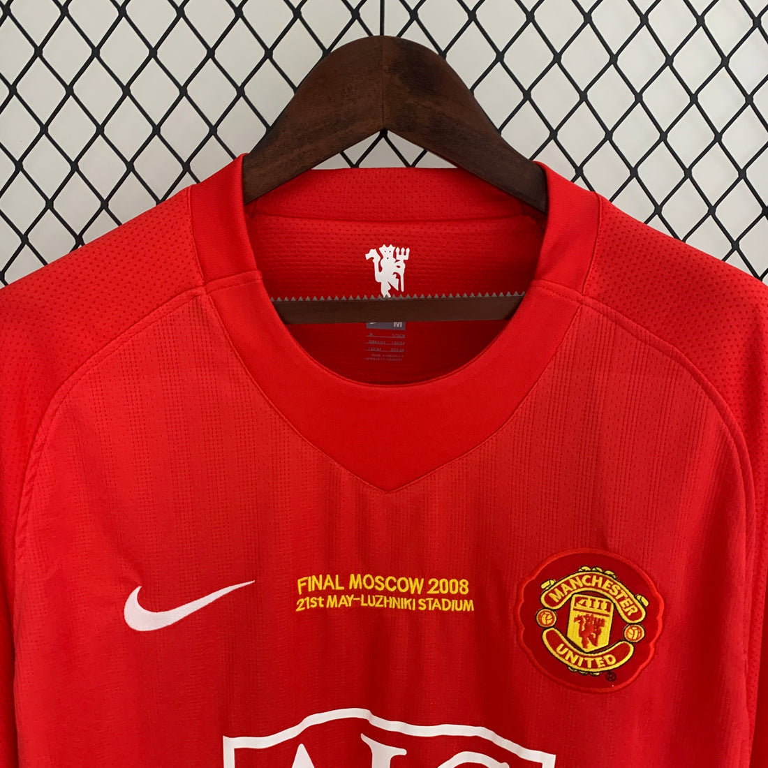 Manchester united , sezona 2007/2008, domaći retro dres.