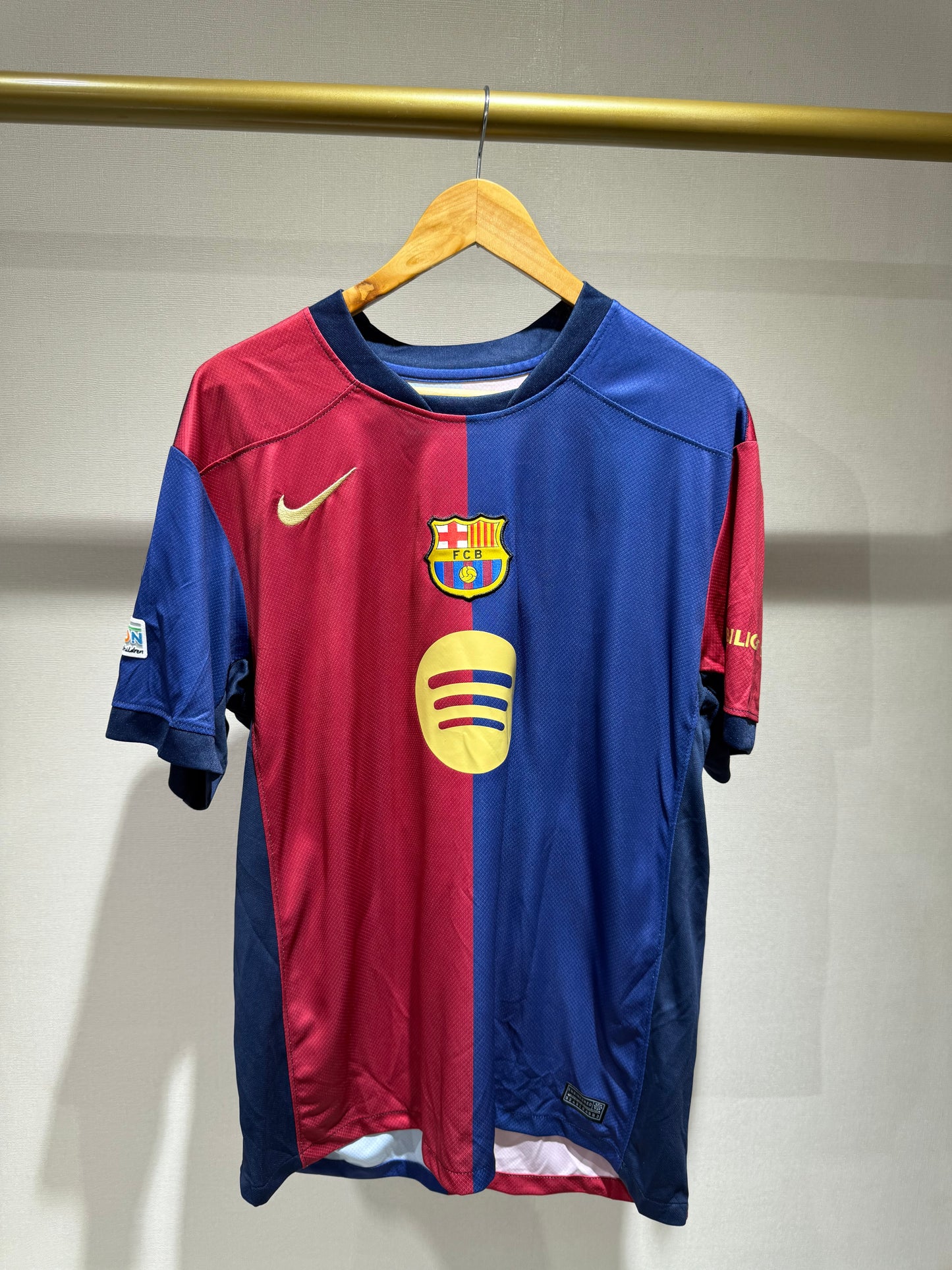 Barcelona, Sezona 2024/2025, Domaći Dres - Pedri 8