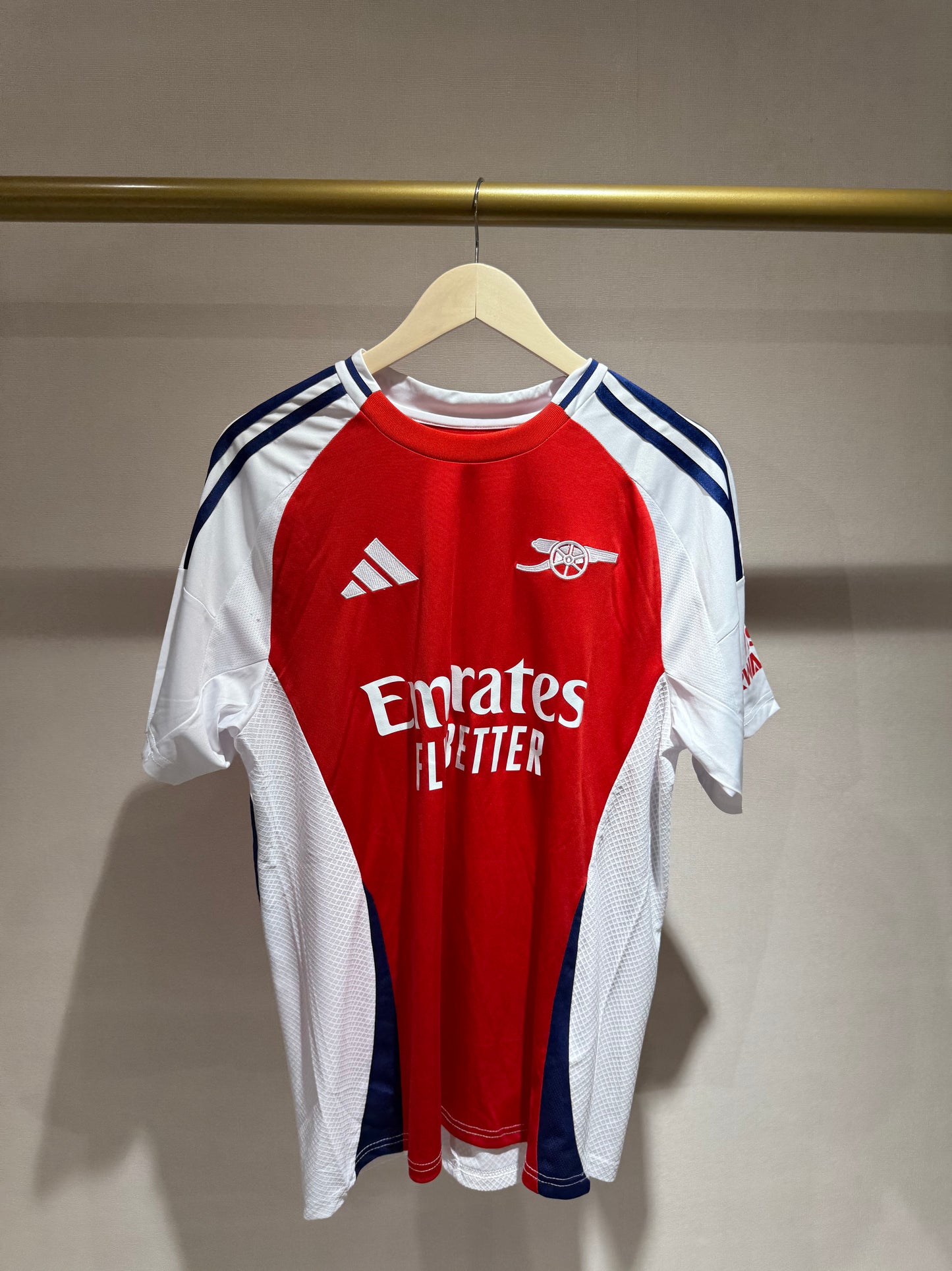 Arsenal, Sezona 2024/2025, Domaći Dres - Saka 7