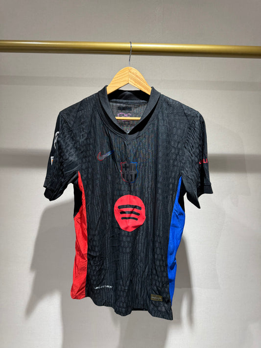 Barcelona, Sezona 2024/2025, Gostujući Dres