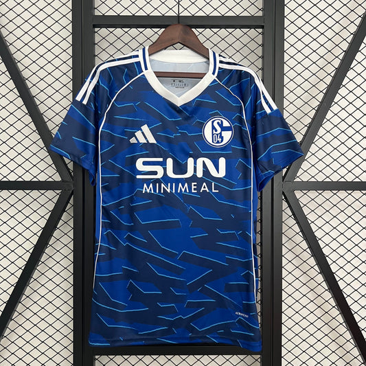 Schalke, Sezona 2025/2026, Domaći Dres