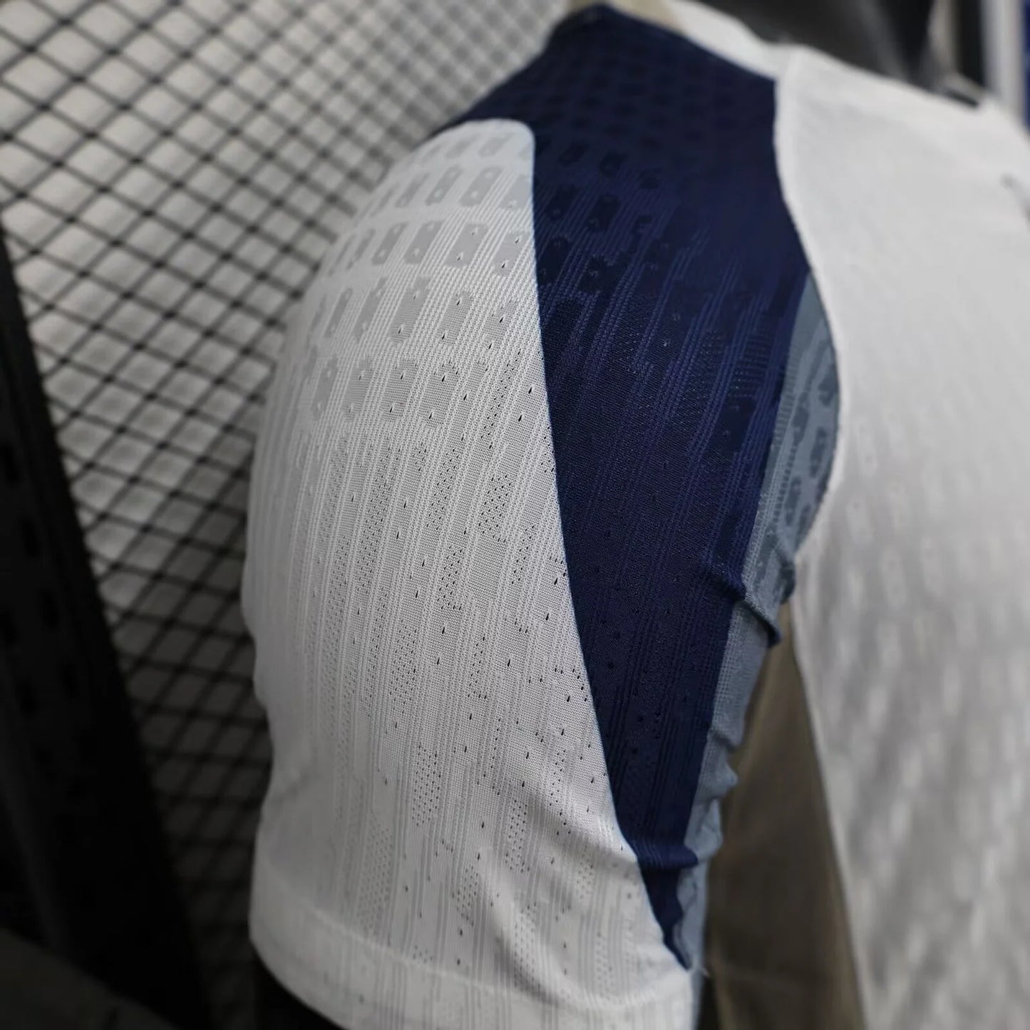 Tottenham, Sezona 2025/2026, Domaći Dres