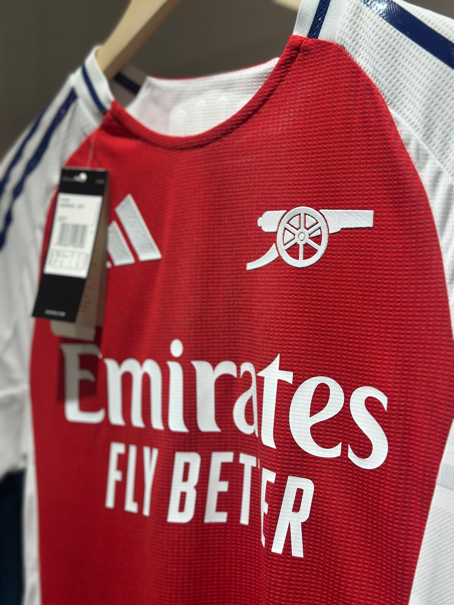 Arsenal, Sezona 2024/2025, Domaći Dres - Saka 7