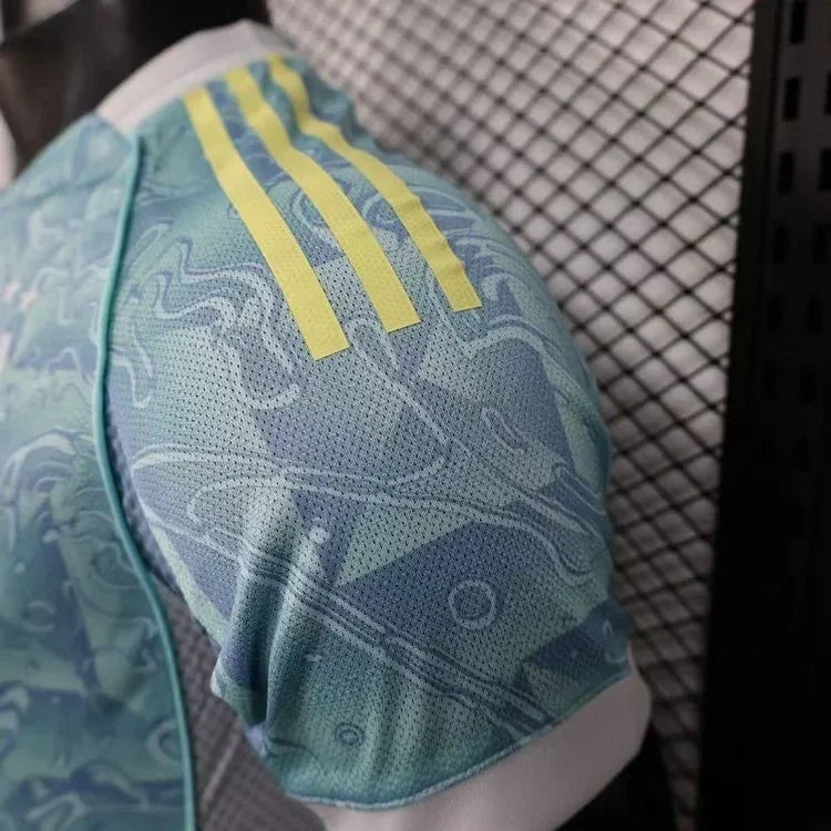 Juventus, Sezona 2025/2026, Gostujući Dres