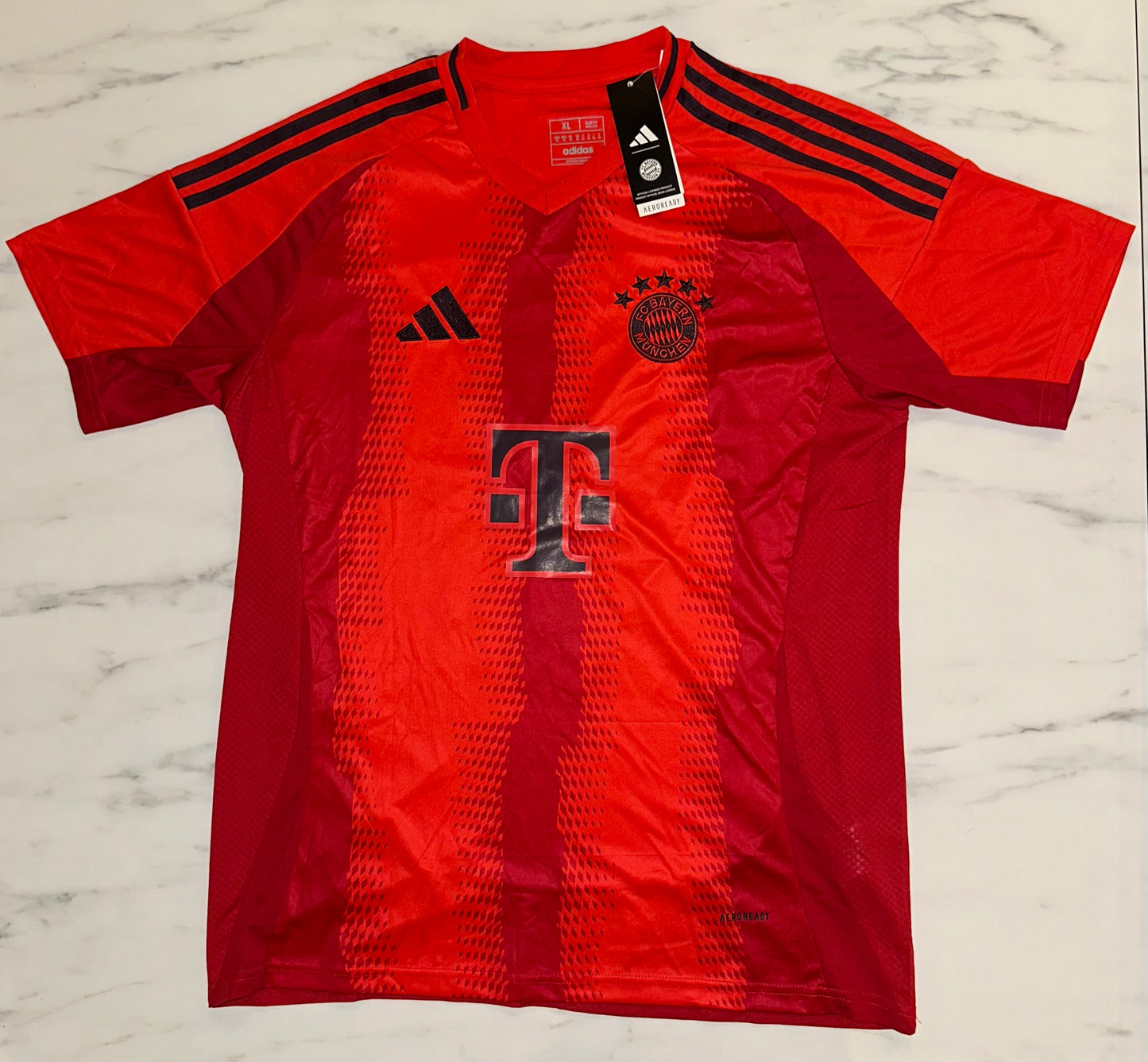 Bayern Münich, Sezona 2024/2025, Domaći Dres - MUSIALA 42