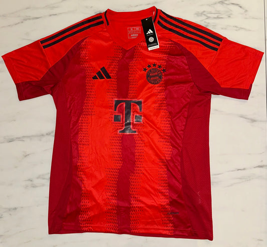 Bayern Münich, Sezona 2024/2025, Domaći Dres - MUSIALA 42