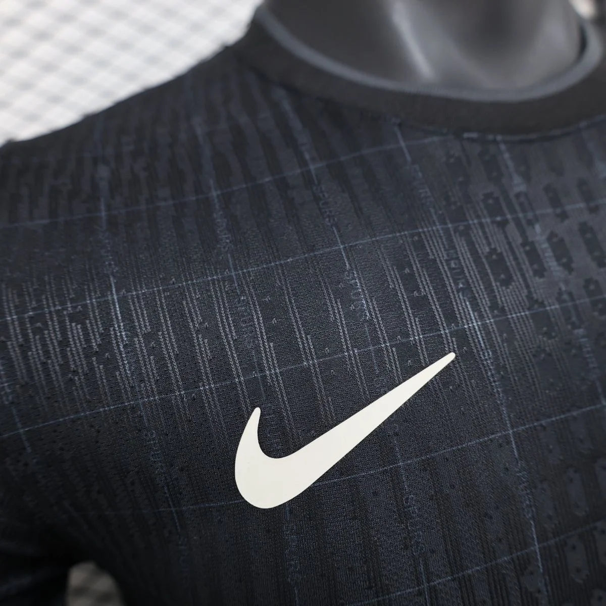 Tottenham, Sezona 2025/2026, Gostujući Dres