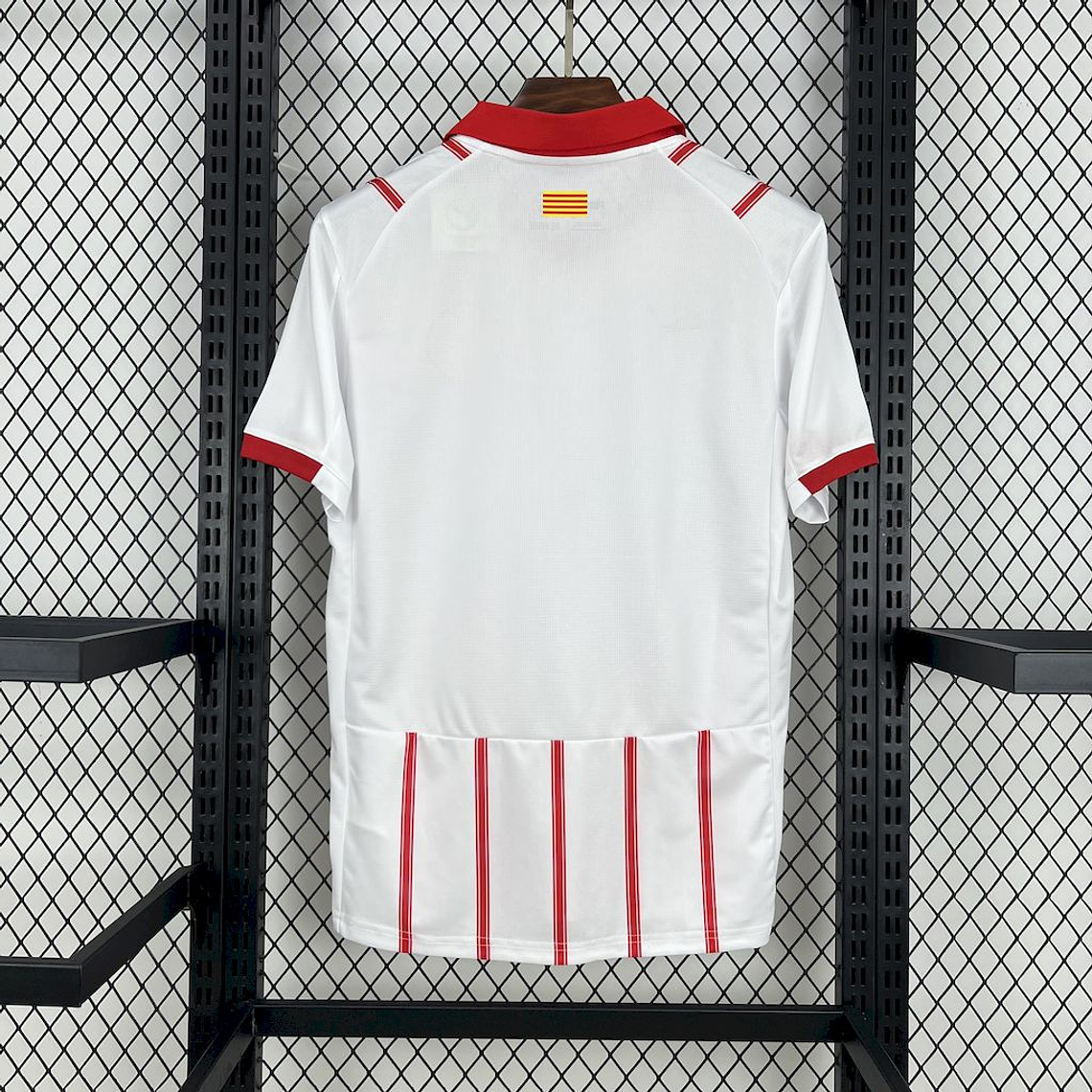 Girona, Sezona 2025/2026, Domaći Dres