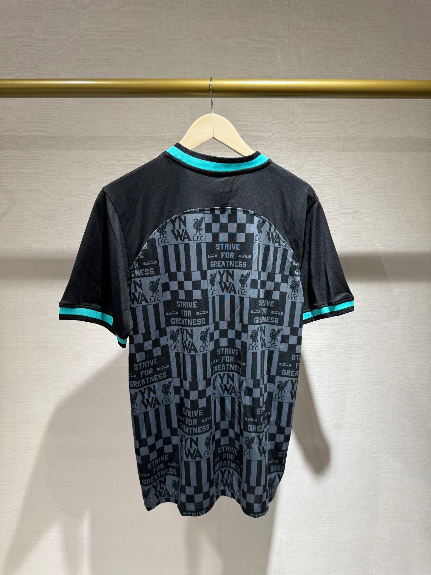 Liverpool x Lebron James Dres