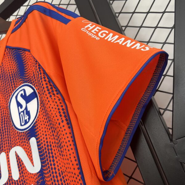 Schalke, Sezona 2025/2026, Treći Dres