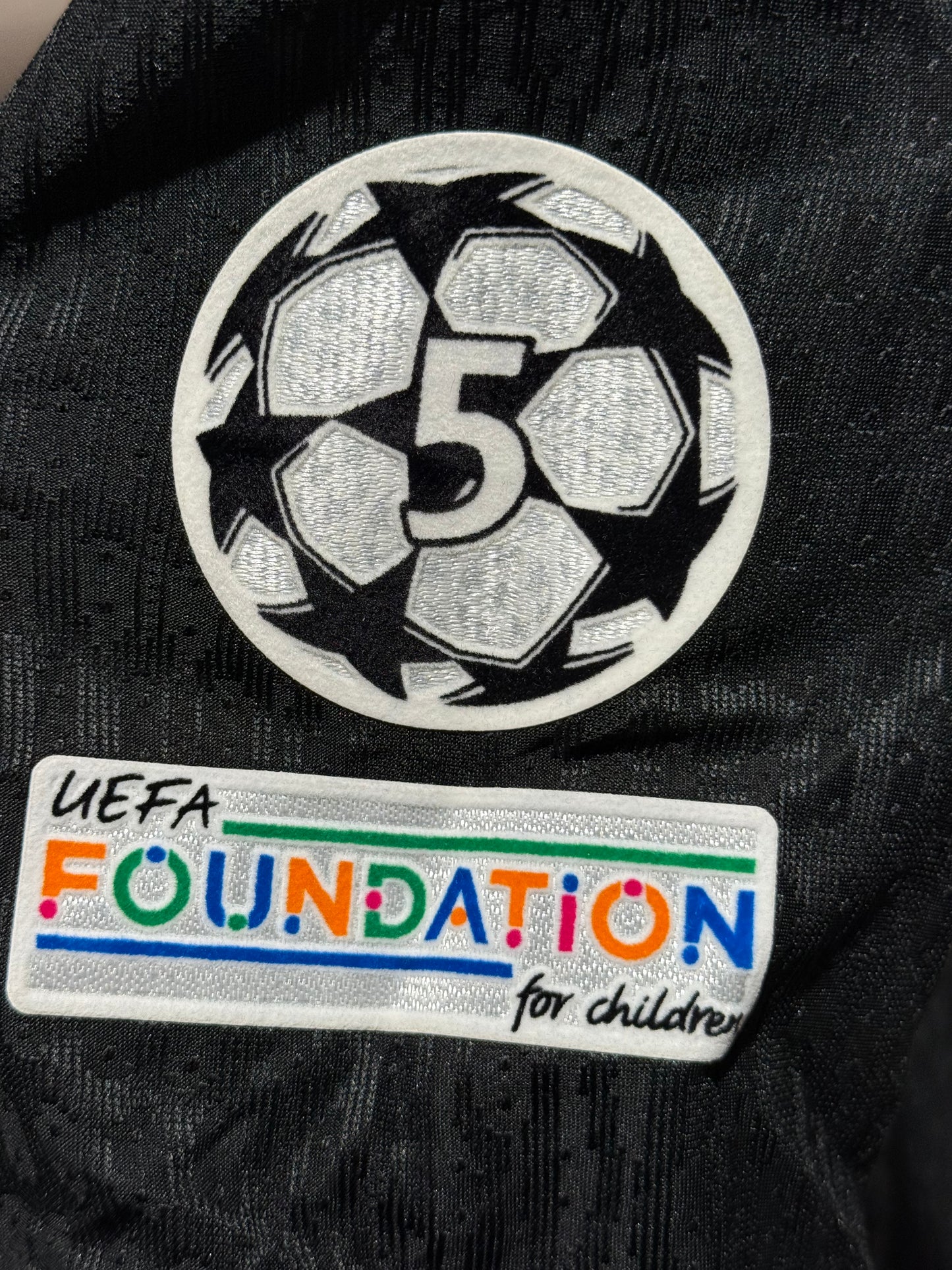 Barcelona, Sezona 2024/2025, Gostujući Dres