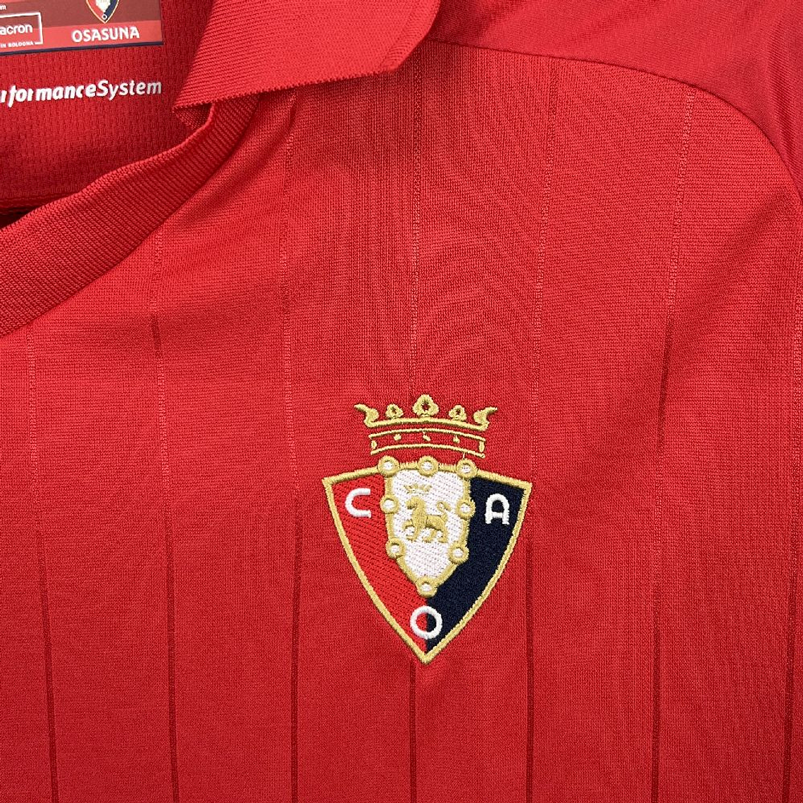 Osasuna, Sezona 2025/2026, Domaći Dres
