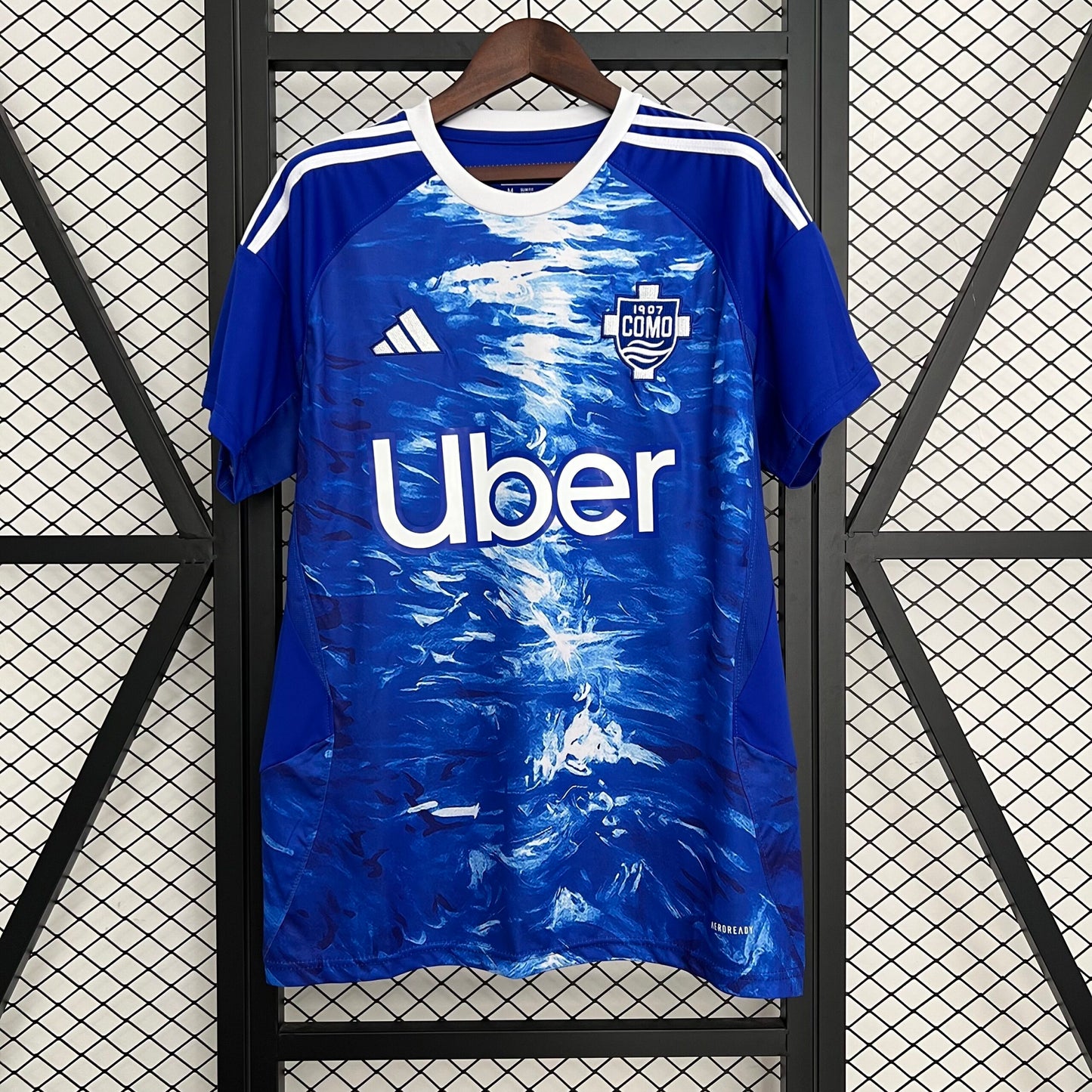 Como, Sezona 2025/2026, Domaći Dres