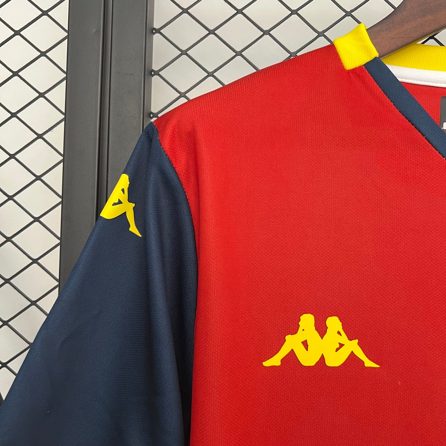 Genoa, Sezona 2025/2026, Domaći Dres