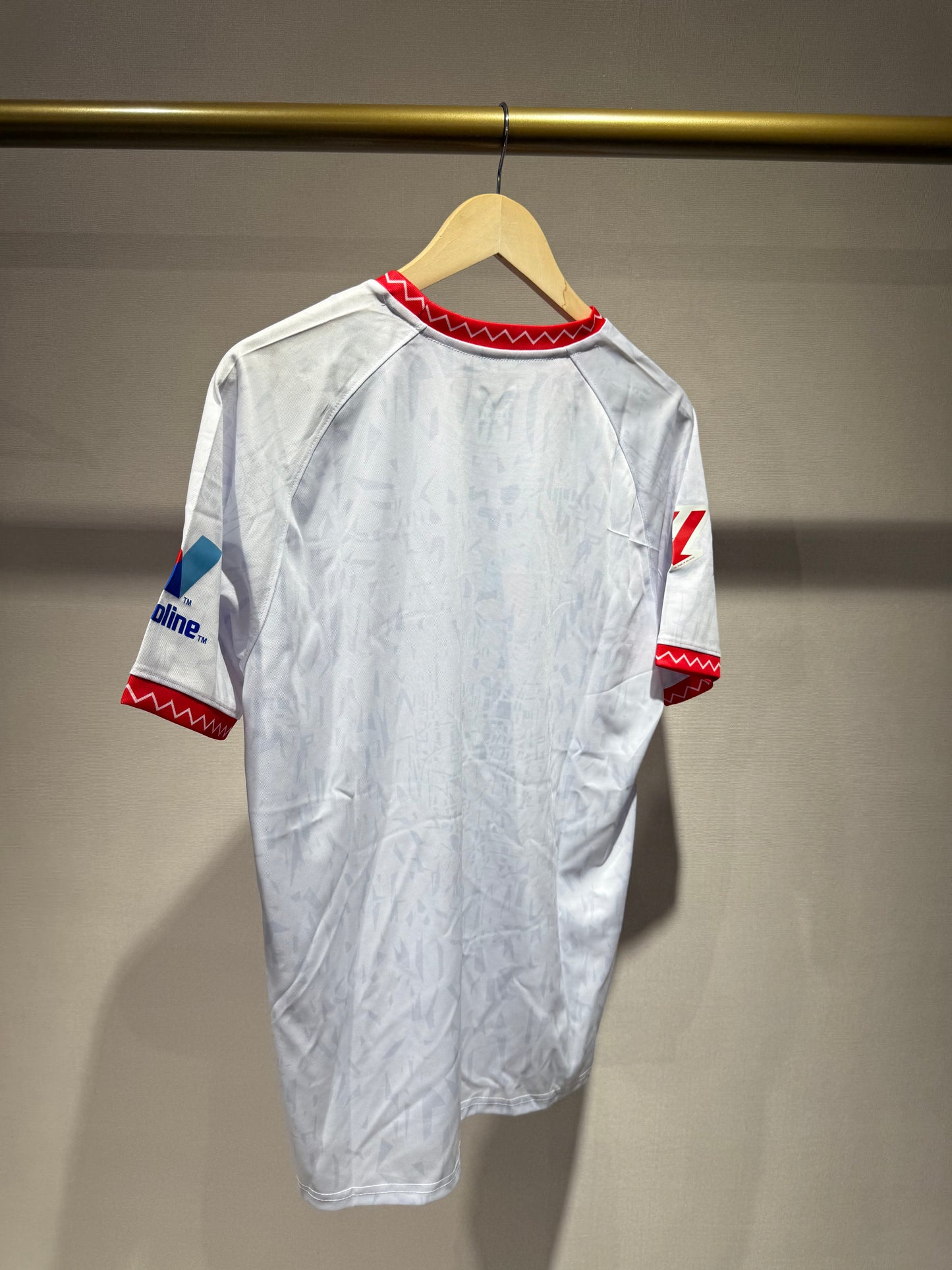 Sevilla, Sezona 2024/2025, Domaći Dres