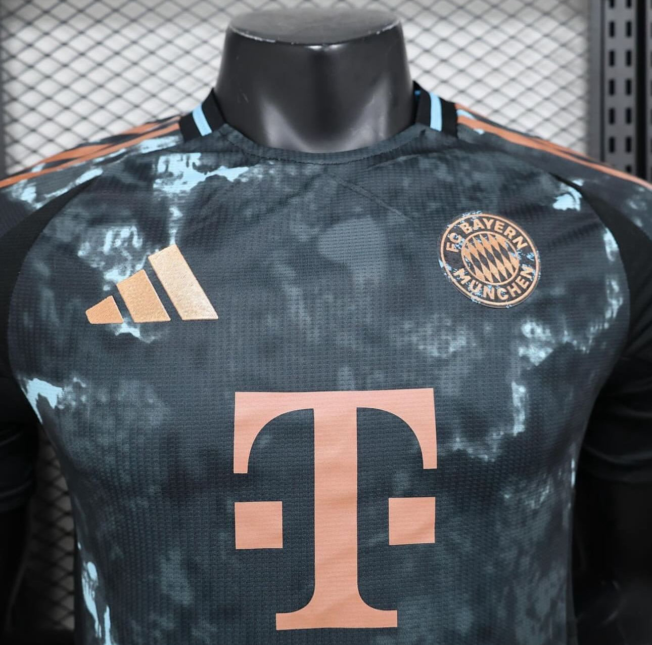 Bayern Münich, Season 2024/2025, Away Jersey