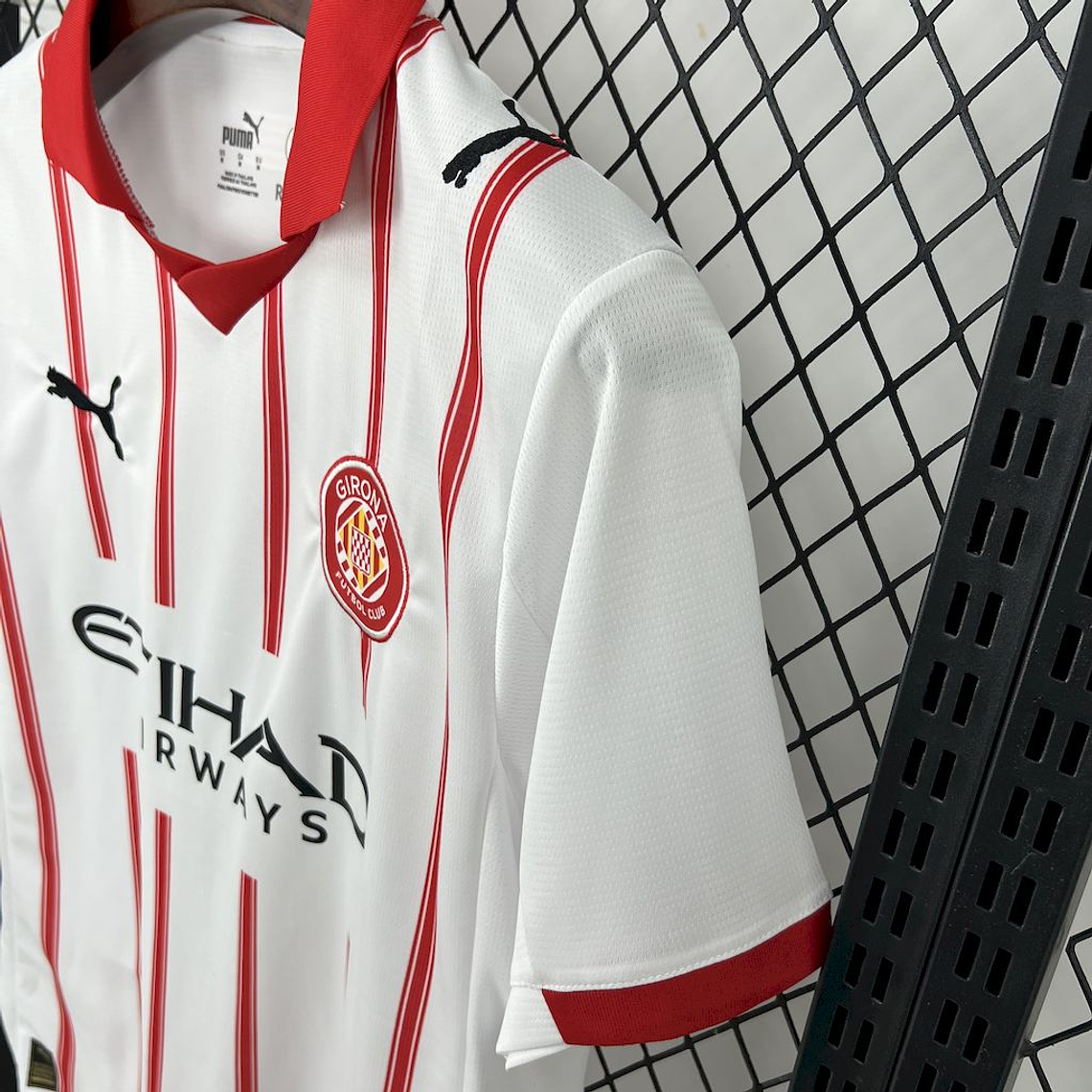 Girona, Sezona 2025/2026, Domaći Dres