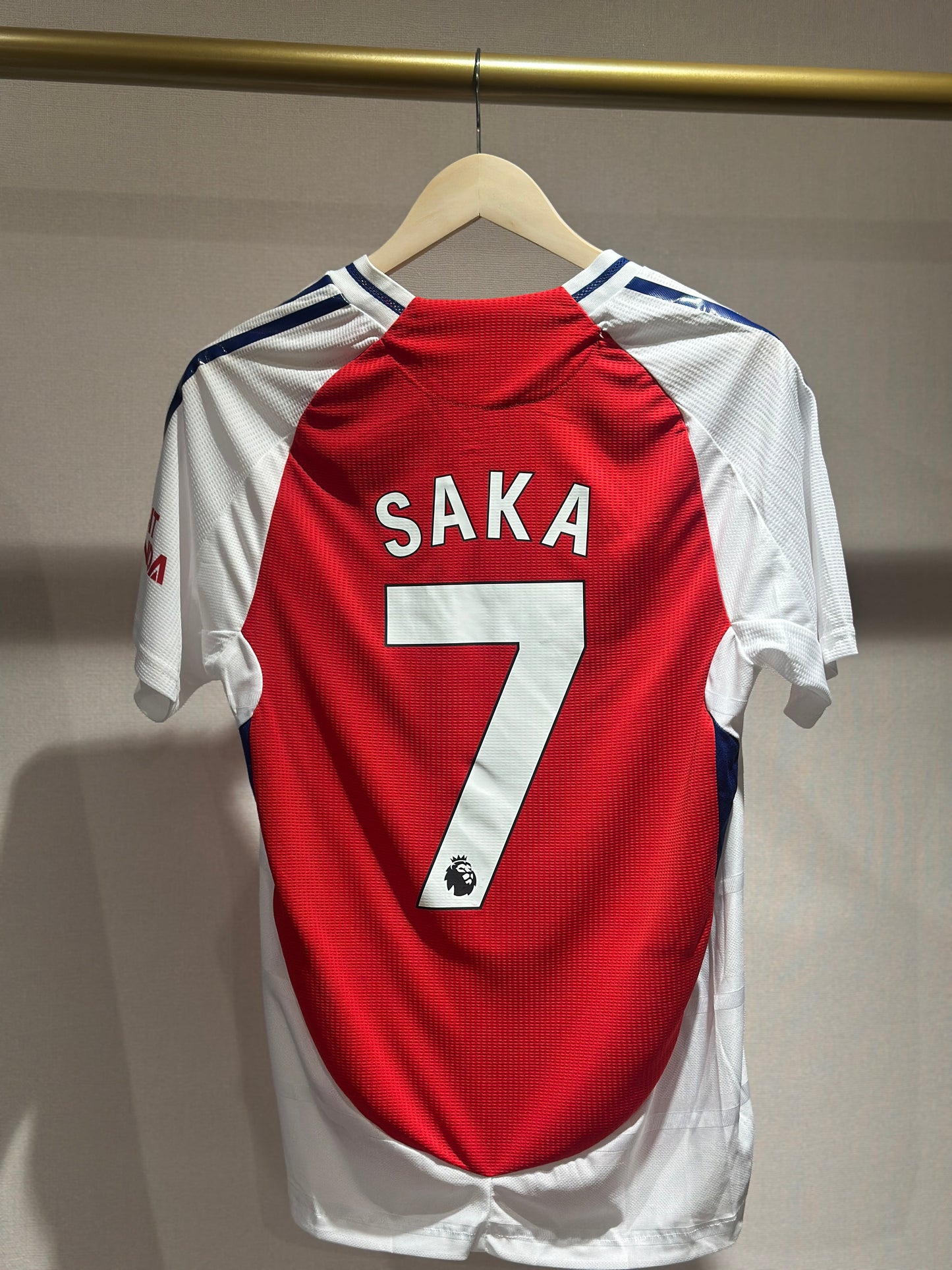 Arsenal, Sezona 2024/2025, Domaći Dres - Saka 7