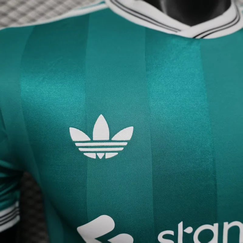 Liverpool, Sezona 2025/2026, Treći Dres
