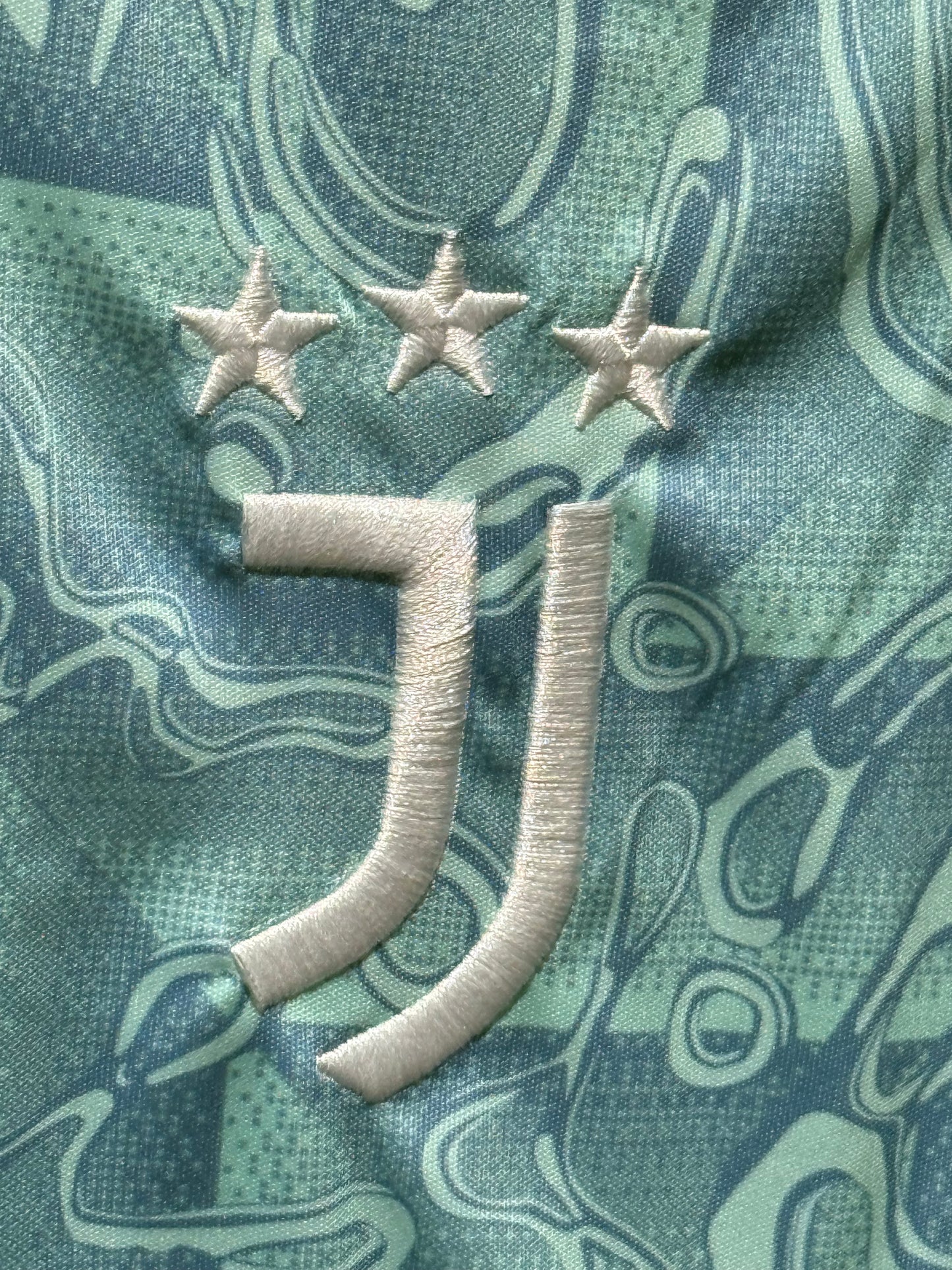 Juventus, Sezona 2025/2026, Gostujući Dres