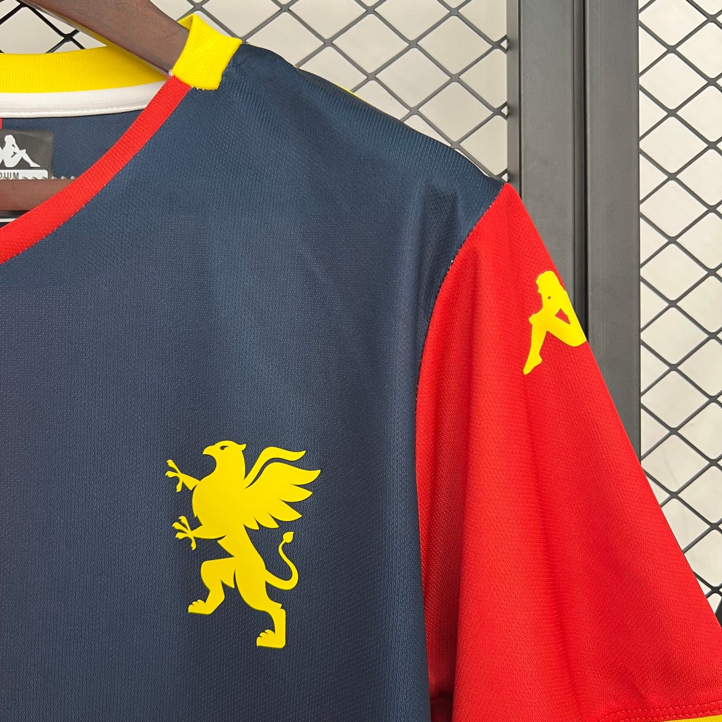 Genoa, Sezona 2025/2026, Domaći Dres