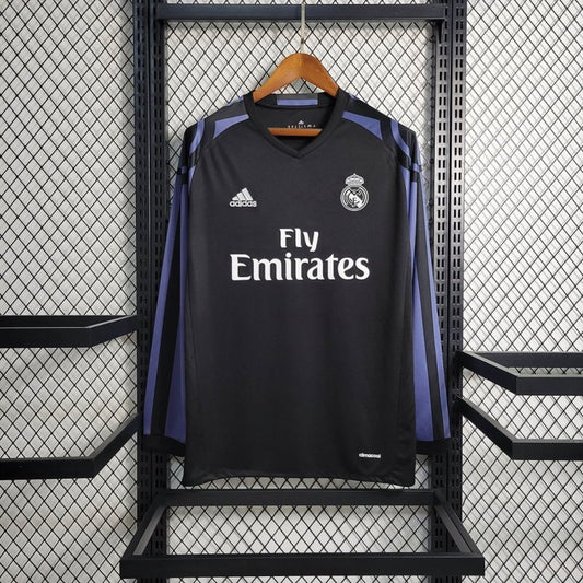 Real Madrid, Sezona 2016/2017, Treći Retro Dres.