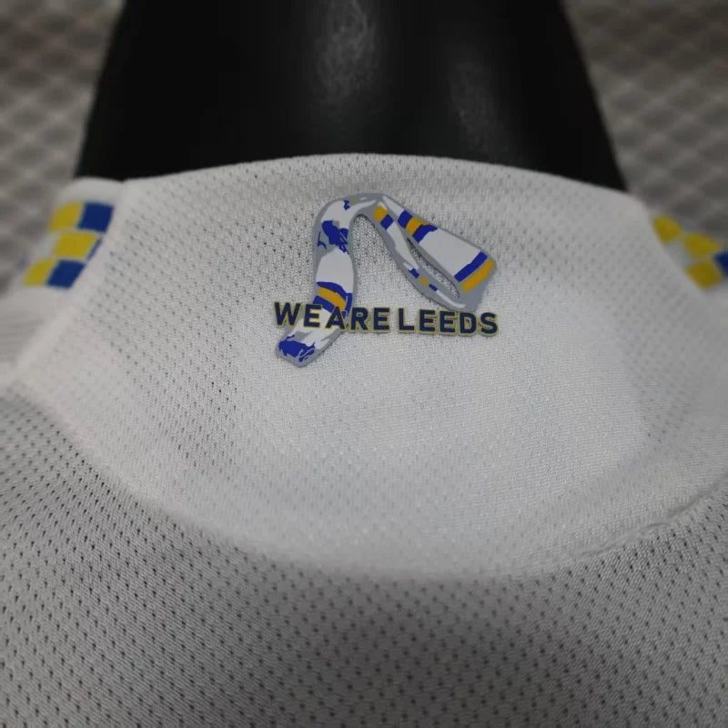 Leeds United, Sezona 2025/2026, Domaći Dres