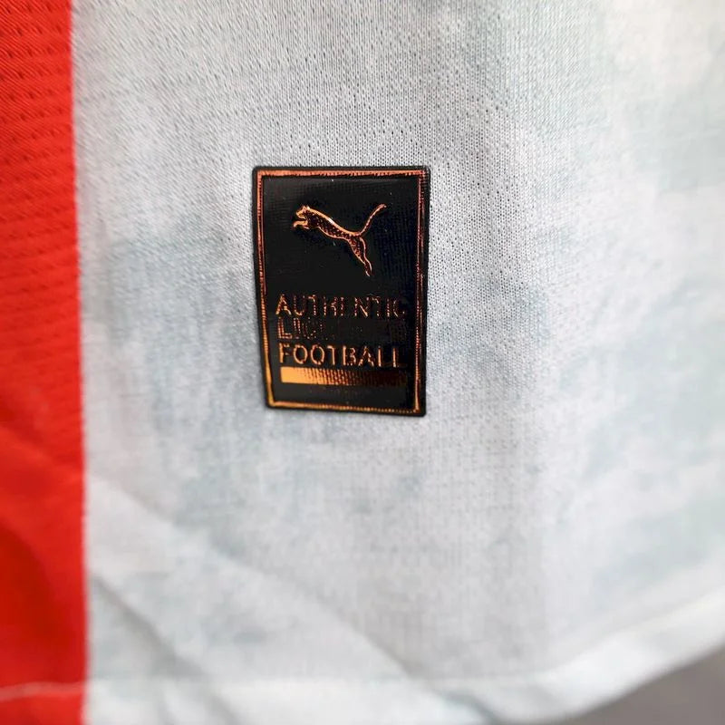 Leipzig, Sezona 2025/2026, Domaći Dres