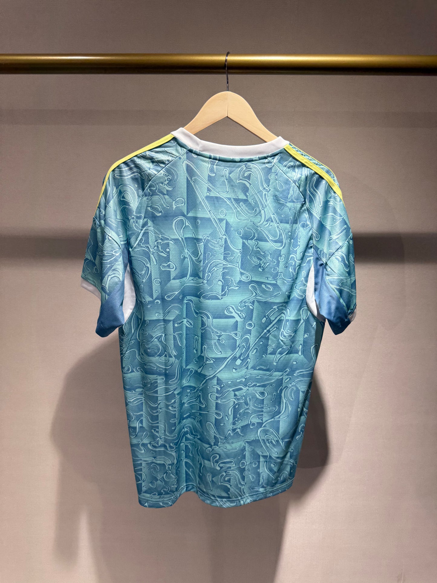 Juventus, Sezona 2025/2026, Gostujući Dres